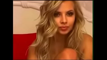 video сексуальная блондинка angel мастурбирует дилдо sex