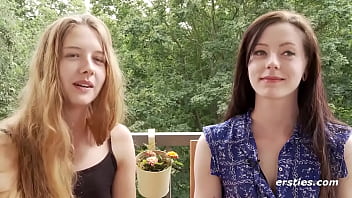 video ersties 21летняя немецкая девушка получила свой первый лесбийский опыт sex