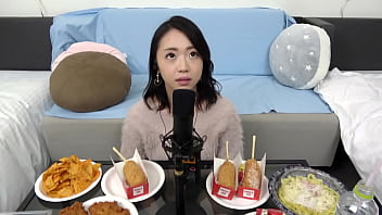 video 음부로 음란한 소리를 내는 변태 사운드 페티쉬 그녀는 그녀의 엉덩이를 들어 올리고 피스톤처럼 움직였습니다 그녀는 깊숙이 엿먹이기 위해 다리를 벌렸다 sex