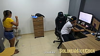 video у меня есть подруга которая помогает мне убираться в офисе но она хочет обвинить меня в сексе и начинает меня sex