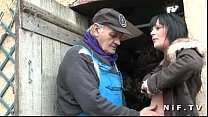video 若い友人と巨乳熟女をやっているフランスのパピー sex