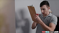 video жеребец с глубокой глоткой кончает после спаривания с разорванным спортсменом sex