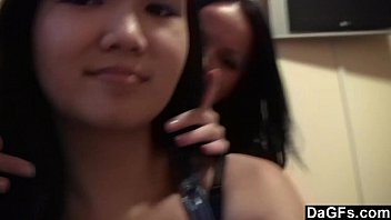 video dagfsリタは彼女のアジアのガールフレンドをからかい彼女の絶頂を作ります sex