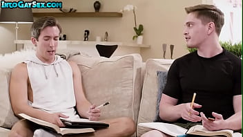 video нижнего ебаря без презерватива отшпилил сосед после минета sex