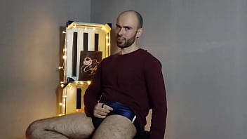 video волосатая геймодель делает стриптиз и кончает в винтажной студии louis ferdinando sex