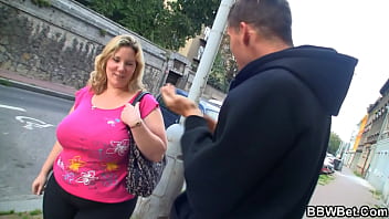 video блондинкапышка с большой попкой принимает его огромный хуй sex