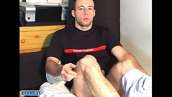 video true str8 dad came for a delivery agreed for a good tip to expose him naked sex