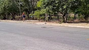 video красотка прошла по улице дома позвала ее внутрь а я съел ее на заднем дворе наталия фонтес sex