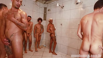 video شيا football match ends in a suruba in the shower and locker room sex
