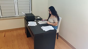 video счастливый пухлый работник трахает свою начальницу на высоких каблуках sex
