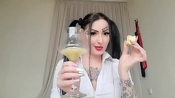 video сладкий и вкусный яблочный плевок для грязного мальчика откройте рот и насладитесь незабываемым коктейлем от sex