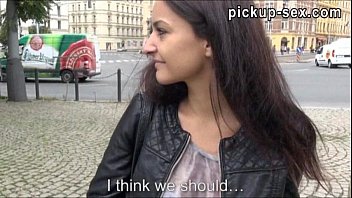 video お金のために見知らぬ人と掘削されたeurobabeリリ悪魔の猫 sex