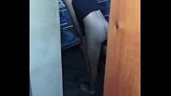 video трахая сотрудницу сервиса я подсмотрел за ней пока она одевалась и она меня обнаружила и мне пришлось ее трахнуть sex