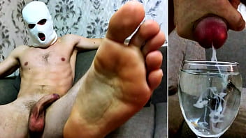 video русский самец доминирует и трахает тебя с грязными разговорами кончает для тебя в бокал с водой фут фетиш sex