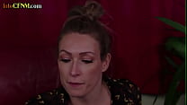 video одетые женщины раздетый мужчина стильные милфы дрочат член мужика в тройничке с дрочкой члена sex