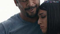 video миниатюрную 19летнюю нимфоманкутранс трахнул в очко большой член sex