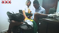 video un professeur chanceux à longue bite se fait servir du sexe chaud dans son bureau par deux étudiantes coquines sex