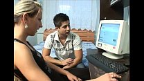 video 見知らぬ人が豪華な法定年齢のティーンエイジャーを襲う sex