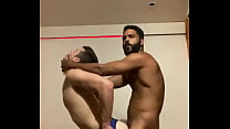 video воспользуюсь пустой комнатой для вечеринок чтобы потрахаться sex