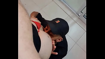 video 男性はパンティで彼を待っているif d配達員のフェチを実行し報酬はお尻でたくさんのピカを獲得しましたネットとサブスクリプションで完了 sex