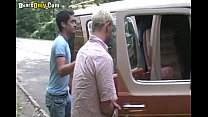 video 異性愛者はfreearsonly5part1のために吸い込まれます sex