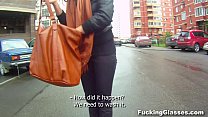 video クソメガネ階段で性交するのは恥ずかしがり屋ではないリナティーンポルノ sex