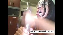 video крошка с горячей задницей скачет на огромном сквиртующем дилдо sex
