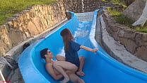 video моя глупая сводная сестра застряла на горке в бассейне и я воспользовался возможностью чтобы трахнуть ее дико sex