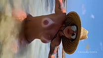 video я была голой на пляже и привлекла внимание мальчика который вскоре оказался в моей постели и много ел меня пока не sex