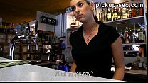 video バーメイドレンカはお金のために顧客とめちゃくちゃになりました sex