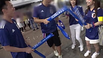 video httpsbitly3mcztrx 泡妞看世界杯 一时冲动他约了两位看比赛的美女模特粉丝到他的酒店来一场性狂欢并以硬核射精达到高潮 sex