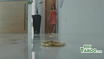video милфу избили когда молодая женщина трахает отчима под ее носом sex