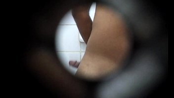 video скрытая камера брат в ванной sex