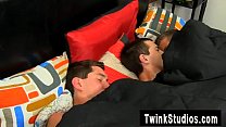 video ゲイビデオコナーブラッドリーはタイラーとのこのスリーウェイの1人の幸運な男です sex