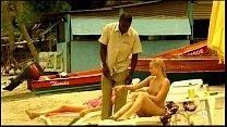 video 黒人の恋人と若いブロンドの白人の女の子異人種間の休暇 sex