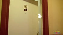video две лесбиянки лижут друг друга а затем трахаются в анал в групповом сексе sex
