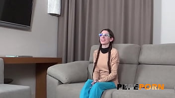 video littlebio объясняет причину своего имени после того как проглотила много члена sex