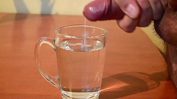 video кончаю в стакан с водой sex