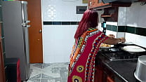 video распутная рыжая мамаша трахается на кухне sex