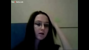 video 19летняя девушка дрочит перед вебкамерой sex