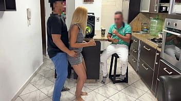 video друг одолжил мне свою красивую девушку чтобы танцевать но мой член встал когда она начала тереть свою задницу sex