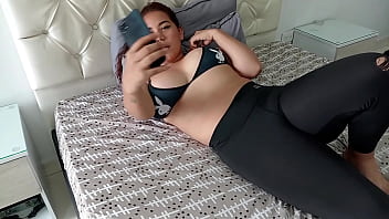 video ボーイフレンドを待っている義理の妹の欲求不満をファックしますが彼女はまず継母が彼女に命じた仕事をしなければなりませんパート1 sex