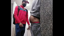 video одаренная трахнула меня в общественном туалете sex
