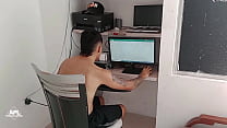 video моя сводная сестра настолько возбуждена что приходит помочь мне с работой но на самом деле она хочет чтобы я sex