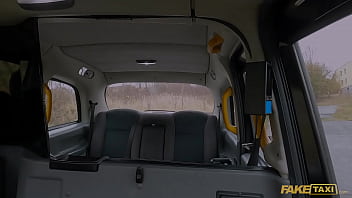 video fake taxi милфа с безумным телом жестко трахается с водителем такси sex