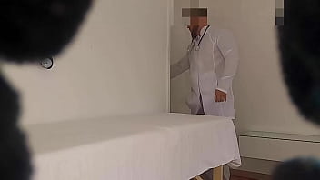 video доктор его горячая и непослушная помощница во время консультации sex