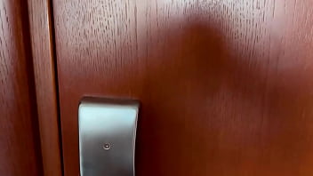 video мачеха навещала пасынка в отеле но в итоге занялась с ним сексом sex
