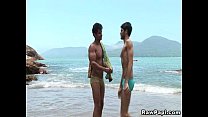 video かわいいラテン系アメリカ人は屋外で吸われてファックされました sex