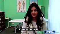 video 偽の病院の医者の魔法の雄鶏は声のオルガスムを作り出します sex