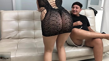 video трахаясь втроем с лучшим другом моего парня он кончает мне на лицо sex